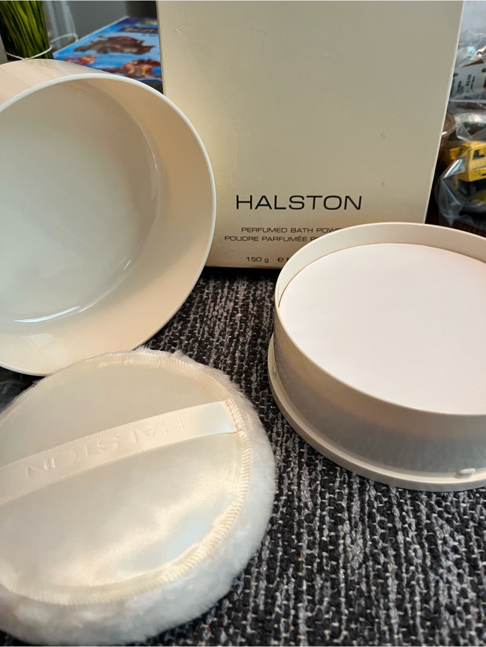 Halston Perfumed Bath Powder 5.3 oz New Sealed W/box Vintage